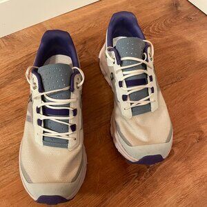 On Cloud Womens Shoes.